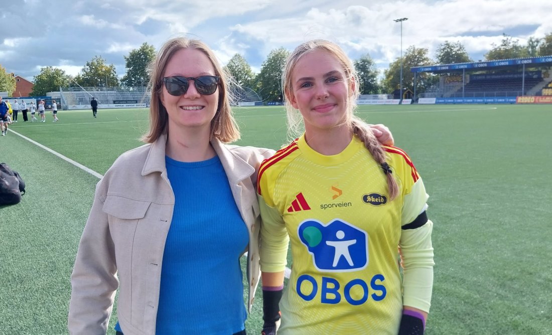 Keeperdebutant Mia Brevik (til høyre), med kvinnen som har flest kamper for Skeid kvinner A, Mikaela Eriksson. Eriksson spilte 212 kamper for Skeid, de aller fleste som målvakt.