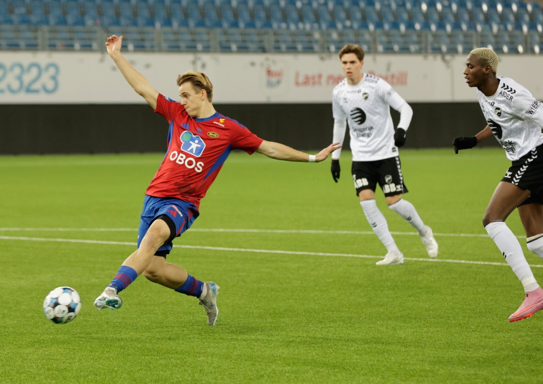 Jesper Fiksdal setter inn ledermålet. Foto: Vidar Ruud