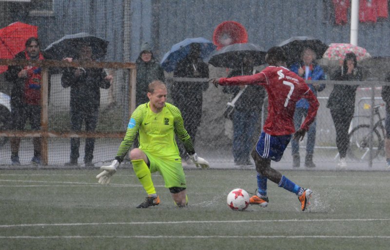 Hassan Yusuf setter inn 3-1 i øsregnet i 2017.
