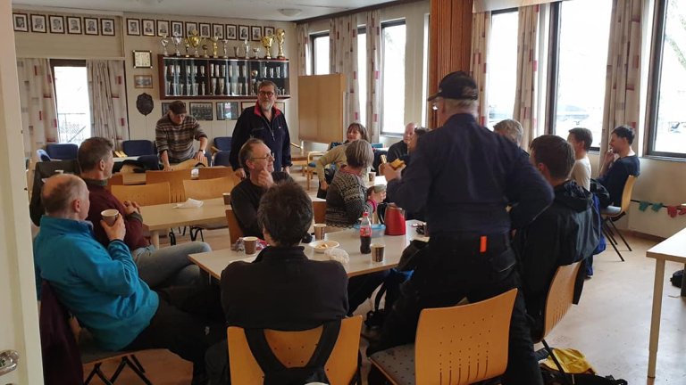 Leder Stein i klubbhuset