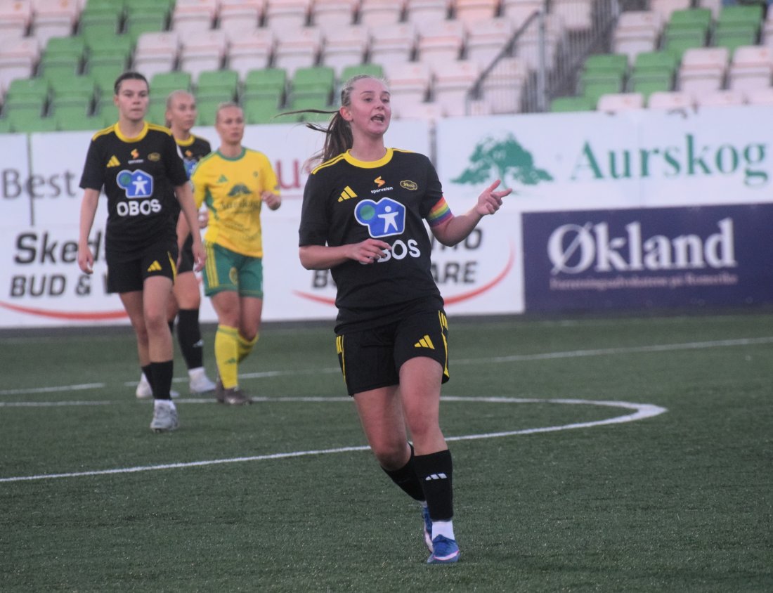 Kaptein Ingrid Eiken styrte skuta sikkert i land, og til tre poeng og seier.