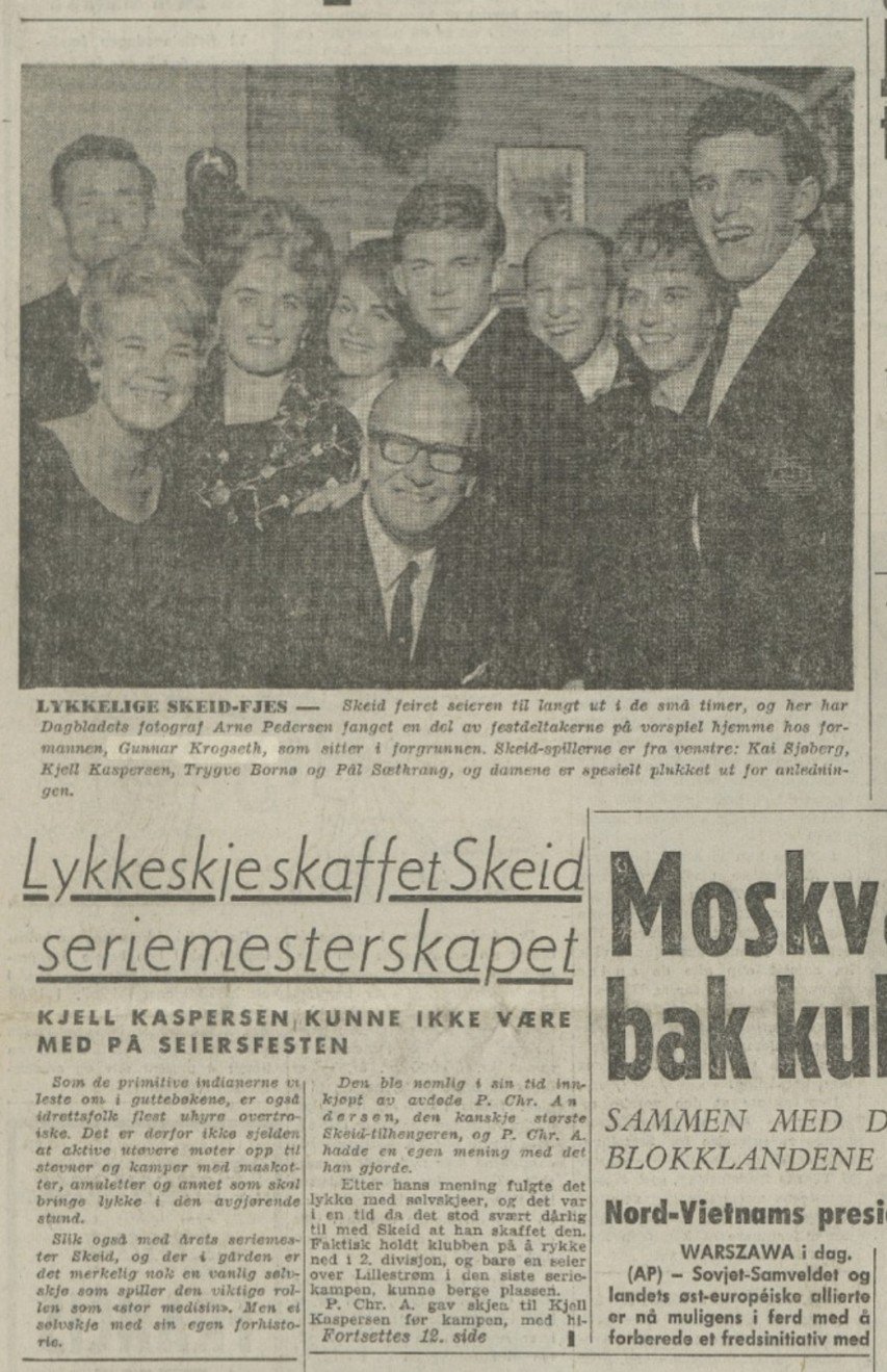 Gunnar Krogseth fremst i midten under feiring av seriemesterskap i 1966