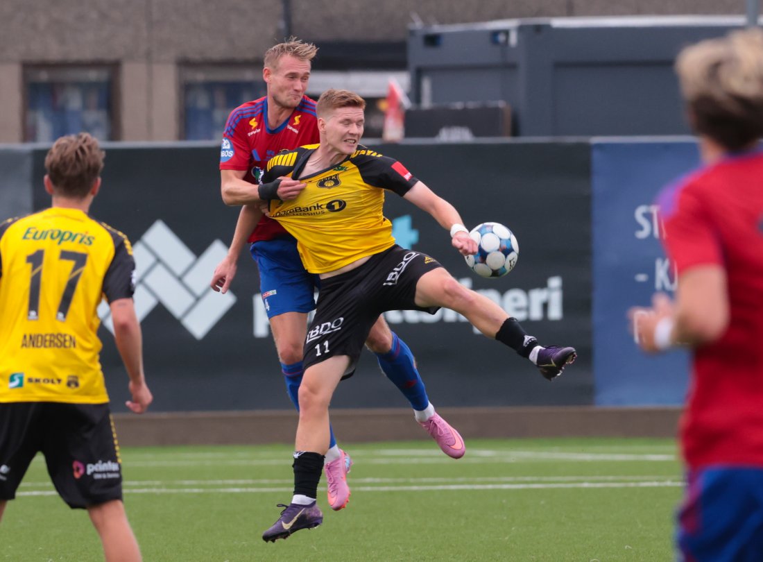 Per-Magnus Steiring fikk en smell i kampen og måtte bytte.