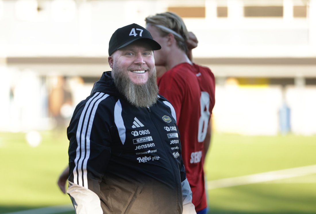 Steffen Landro kunne smile godt i skjegget etter at taktikken&nbsp;satt, og laget hans presterte godt. Foto: Vidar Ruud