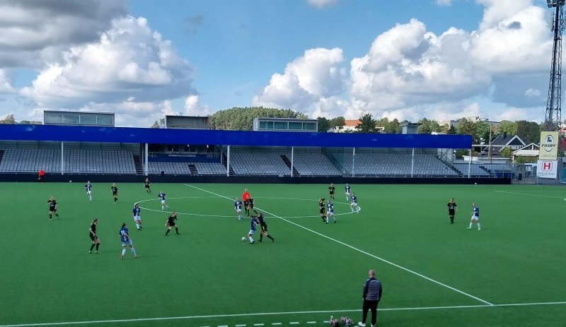 Lagene i aksjon på Sarpsborg stadion.